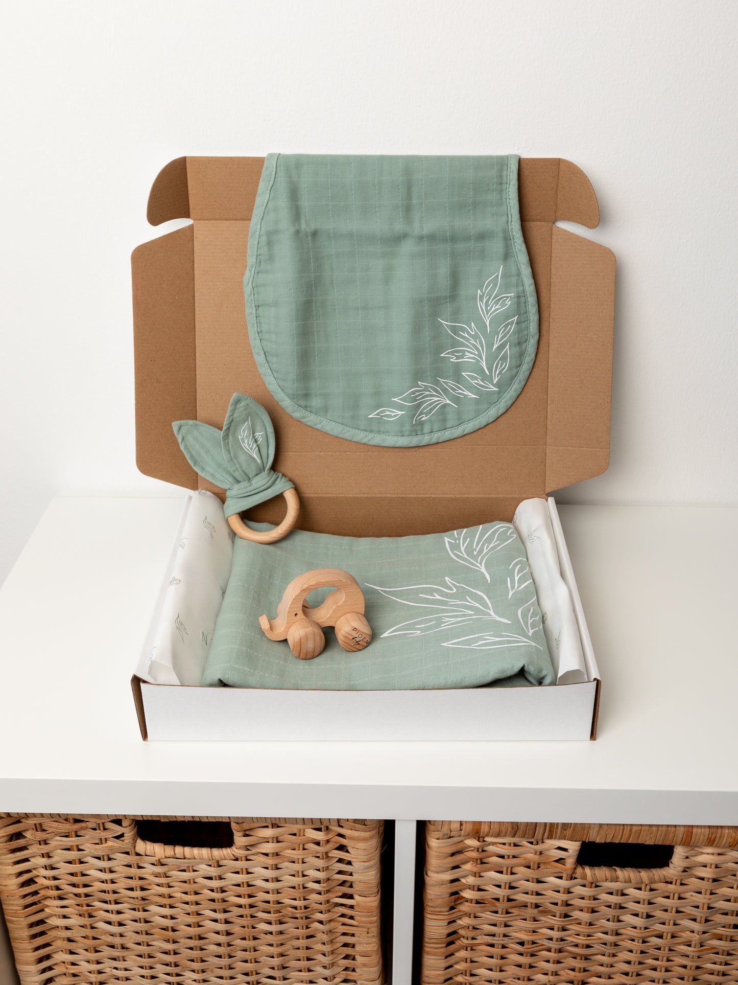 100% Organic Cotton Essential Baby Gift Set